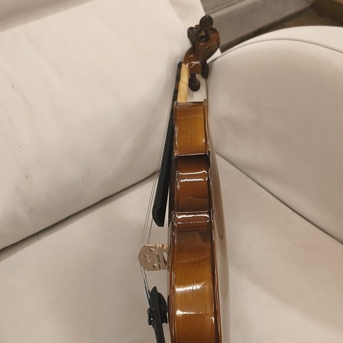 Stendor Student 1 violin with case, bow, bridge and music stand
