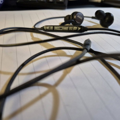 Samsung Tuned by AKG EO-IG955 In-ear Handsfree like new, black with 3.5mm jack