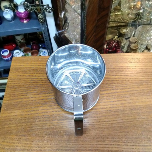 Metal hand sifter new for flour