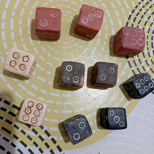 Ceramic dice like new, set of 10 with concentric circles
