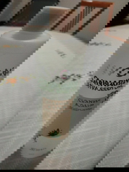 Μικυλλιακό νερό για καθαρισμό του προσώπου.