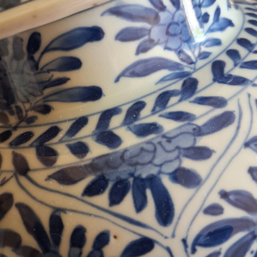 Chinese style porcelain vase like new, 15 cm height, 24 cm circumference