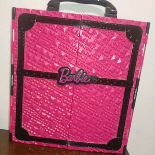 Barbie 2011 Mattel wardrobe used 31x29 cm