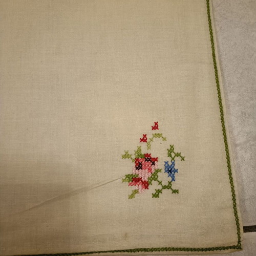 Hand-embroidered doilies like new, set of 8 pieces