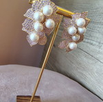 Rose gold earrings with pearls and zirconia