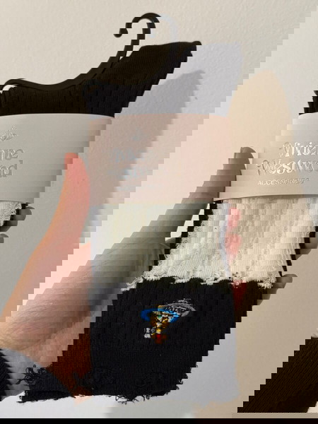 cotton socks with broken design on the edge