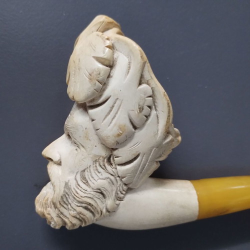 Meerschaum pipe with pirate carving like new