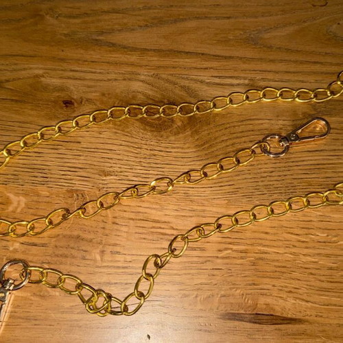 Gold chain like new, 105cm, golden color