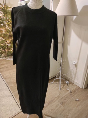 Long knitted dress Benetton like new, black