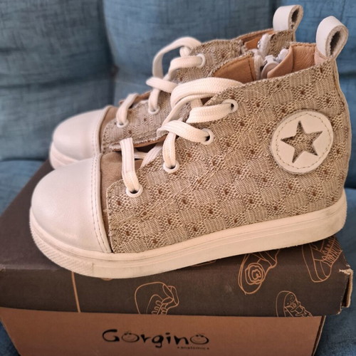 Gorgino Casual Baby Shoes Like New Size 23 White Beige