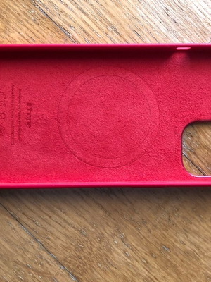 iPhone 13/14 Apple Original Red Case new with screen protector