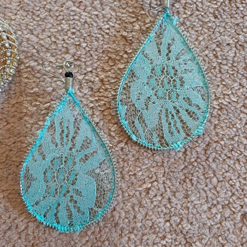 Set of 2 faux bijoux earrings like new, turquoise
