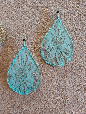 Set of 2 faux bijoux earrings like new, turquoise