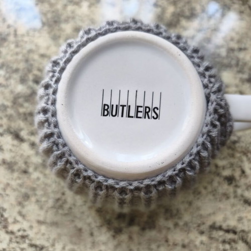 Butlers mug with knitted cover, like new, white and grey