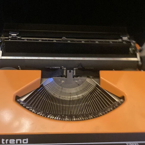 Trend T7200 typewriter like new, mechanical with Greek keyboard