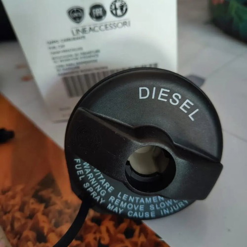 Alfa Romeo Mito 1.3 diesel fuel cap new