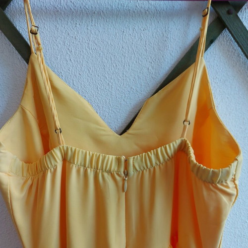 Yellow short dress used, size Small with adjustable straps