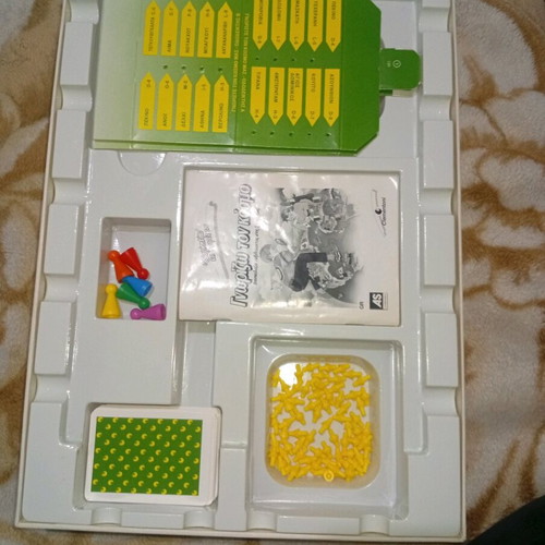 Retro board game Know the World used, missing some cards