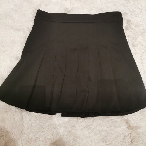 Ths Fashion skirt size M black like new