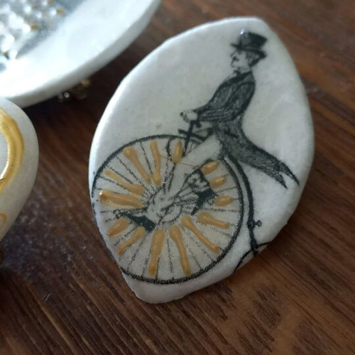 Handmade pins new, pack of 3, black and gold