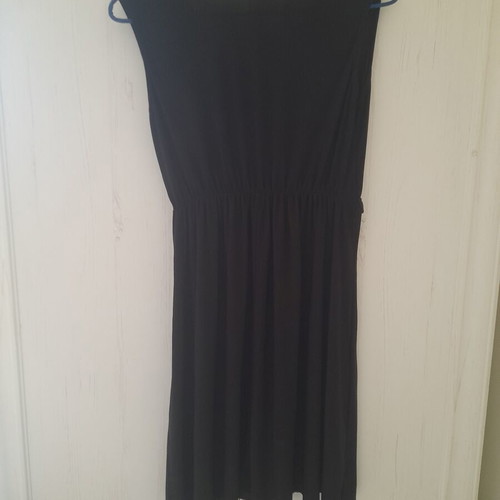 Black knee-length dress with V-neck, used, size M