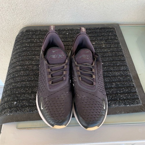 Nike Air Max 270 like new, black athletic shoes size 39