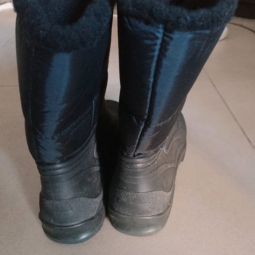 Ski boots like new, very lightly worn