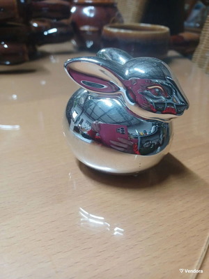 Ceramic decorative bunny like new, silver color, 6.5 cm height