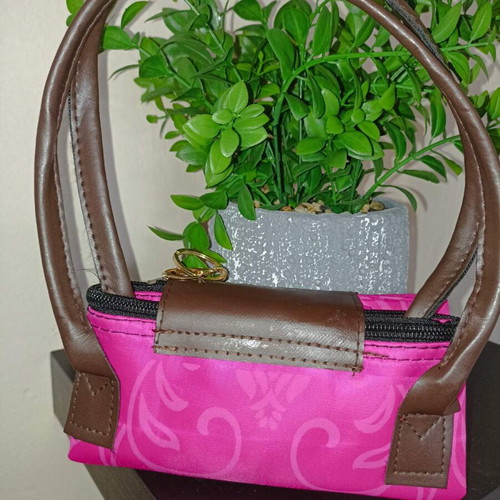 Foldable Origami Waterproof Fuchsia Handbag like new with keychain