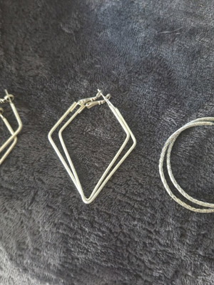 Earring set used