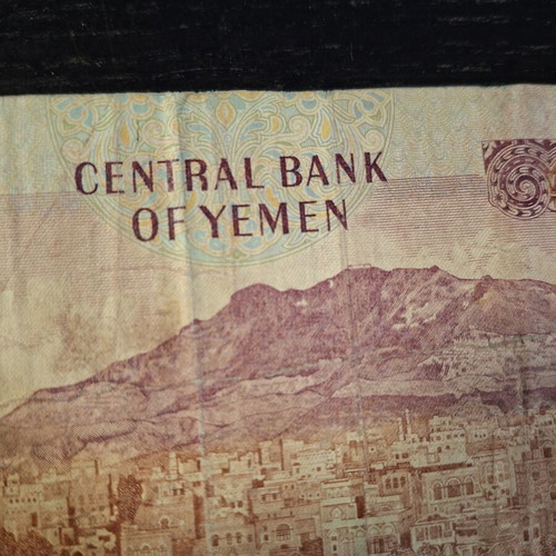 Yemen 100 Riyals banknote 1993 used