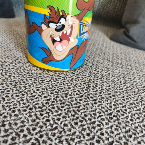 Looney Tunes storage box like new