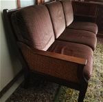 Κλασσικός τριθέσιος vintage καναπές από ξύλο & ψάθα