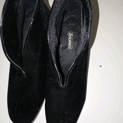 7 Black velvet ankle boot unworn size 40