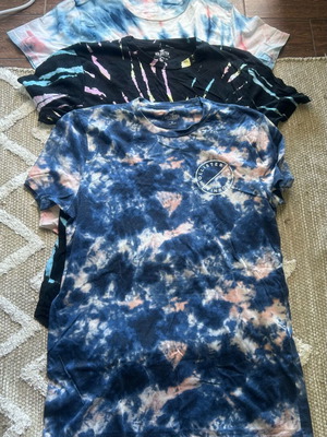 Σετ 3 γυναικεία t-shirt Hollister σαν καινούργια, πολύχρωμα tie dye, μέγεθος medium
