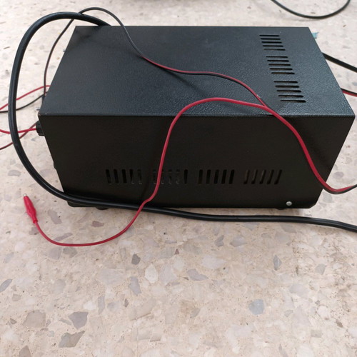 Battery charger like new with dimensions 15x24x13cm