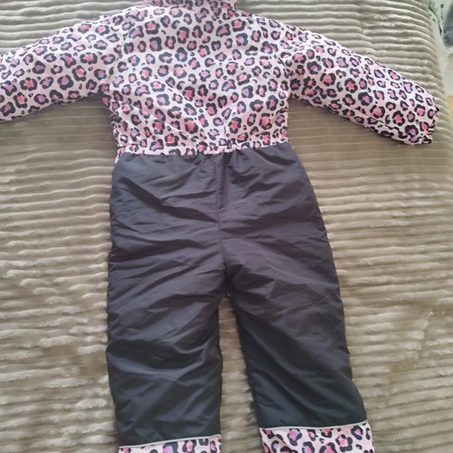 Sinsay Snow Suit 128 cm like new with hood and black gloves