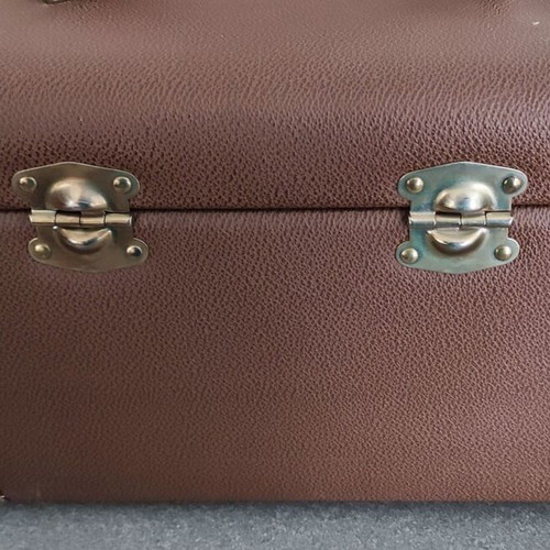 Delta leather travel toiletry bag like new, brown