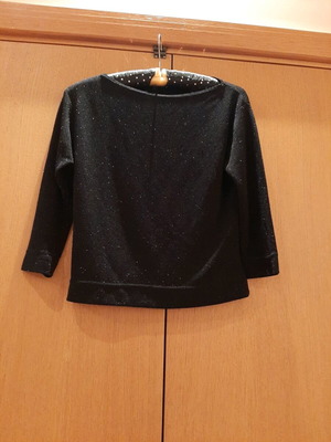 Crop top like new with three-quarter sleeves and silver thread