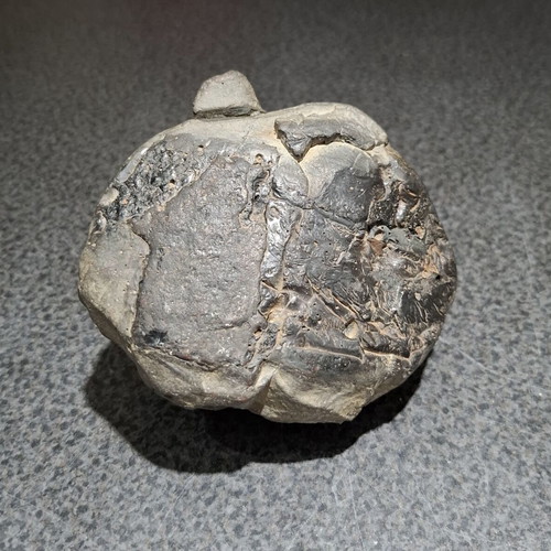 Industrial slag collectible 964g with golden inclusions, used