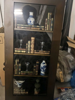 Vintage decorative showcase like new with miniatures