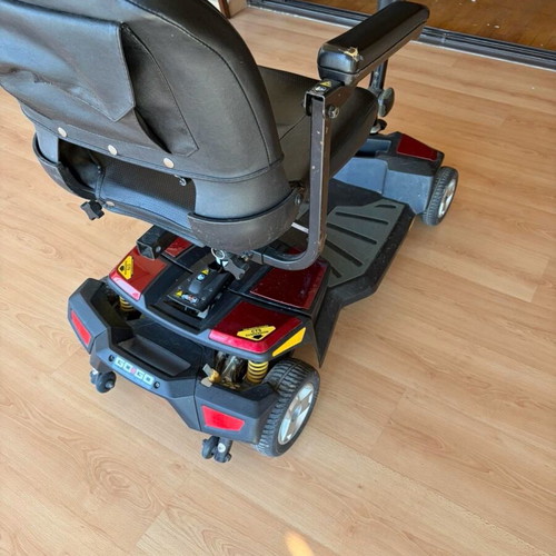 Pride Go-Go Elite Traveller 4-Wheel Mobility Travel Scooter used