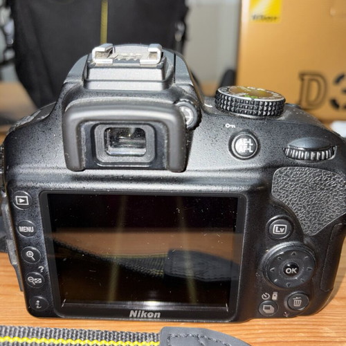 Nikon D3400 camera kit with DX VR 18-140mm lens, case and Sandisk memory
