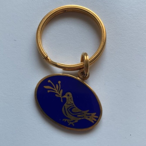 Vintage Metropolitan Museum of Art keychain with blue enamel and gold-plated peace bird pendant, like new