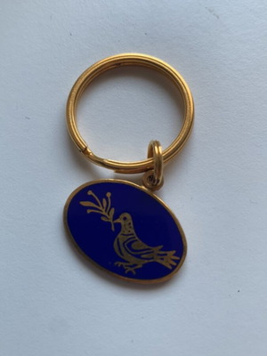 Vintage Metropolitan Museum of Art keychain with blue enamel and gold-plated peace bird pendant, like new