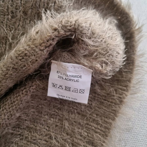 Fluffy cropped beige sweater new, one size