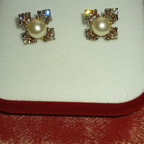 Vintage earrings with pearl and stones used
