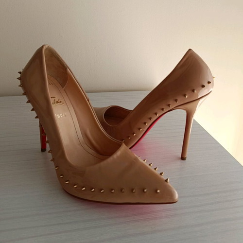 Louboutin pumps new, size 41, beige with studs