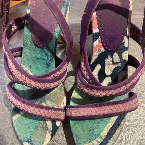 Sandals size 39 like new, multicolor suede with wooden heel