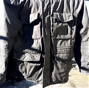 μπουφάν αντρικό XL, next supply UK, Χρώμα γκρι μαύρο, πολύ ζεστό για χειμώνα με εσωτερική γούνα και κουκούλα, έχει φορεθεί 6 μήνες, έχει κάποιες φθορές, σε πολύ καλή κατάσταση, απο 180 ευρό 29ευρό !